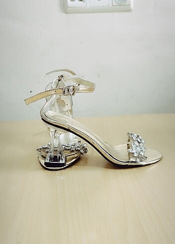 37 Beden Stiletto