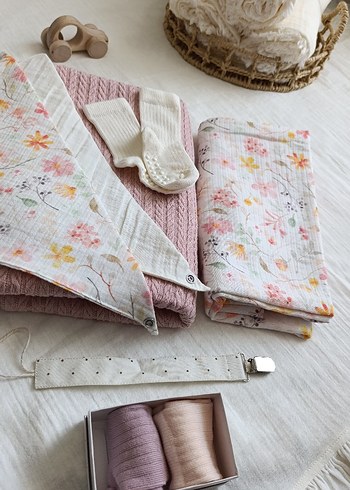 Pembe Nakışlı Örgü Bebek Uyku Seti