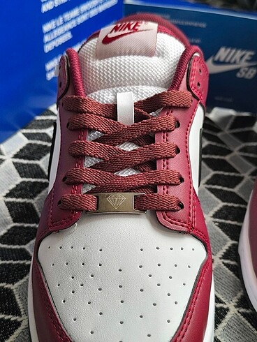 39 Beden NİKE DUNK LOW BORDO SİYAH