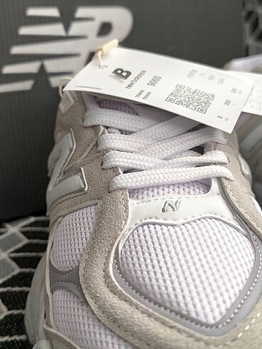 37 Beden çeşitli Renk NEW BALANCE 9060 KREM BUZ BEYAZ