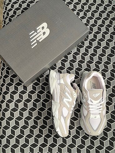 37 Beden NEW BALANCE 9060 KREM BUZ BEYAZ