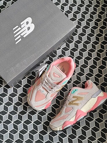 NEW BALANCE 9060 PUDRA-BEJ
