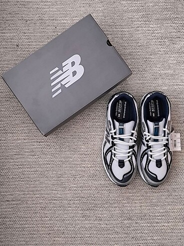 New Balance ????NEW BALANCE 1906W