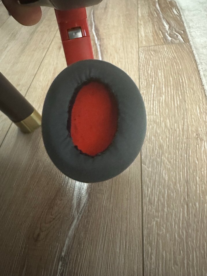 Anker Q10 kulaklık pedleri yırtık değildir.çok temiz ve mükemmel - Görsel 3