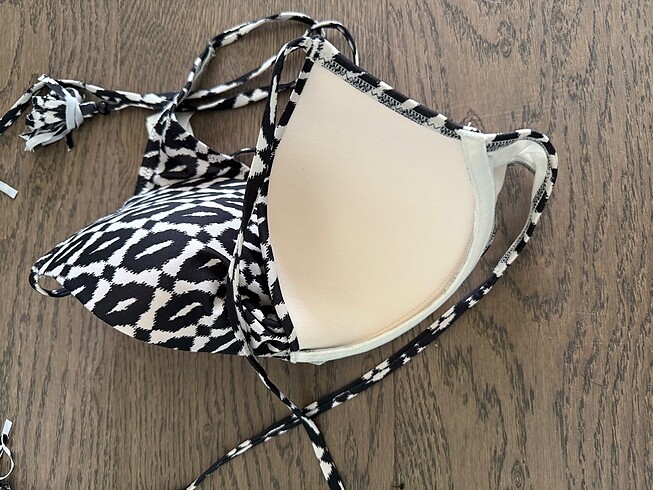 H&M Bikini üstü