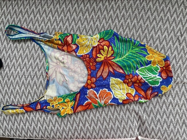 LC Waikiki Sırt dekolteli mayo esnek yapıda