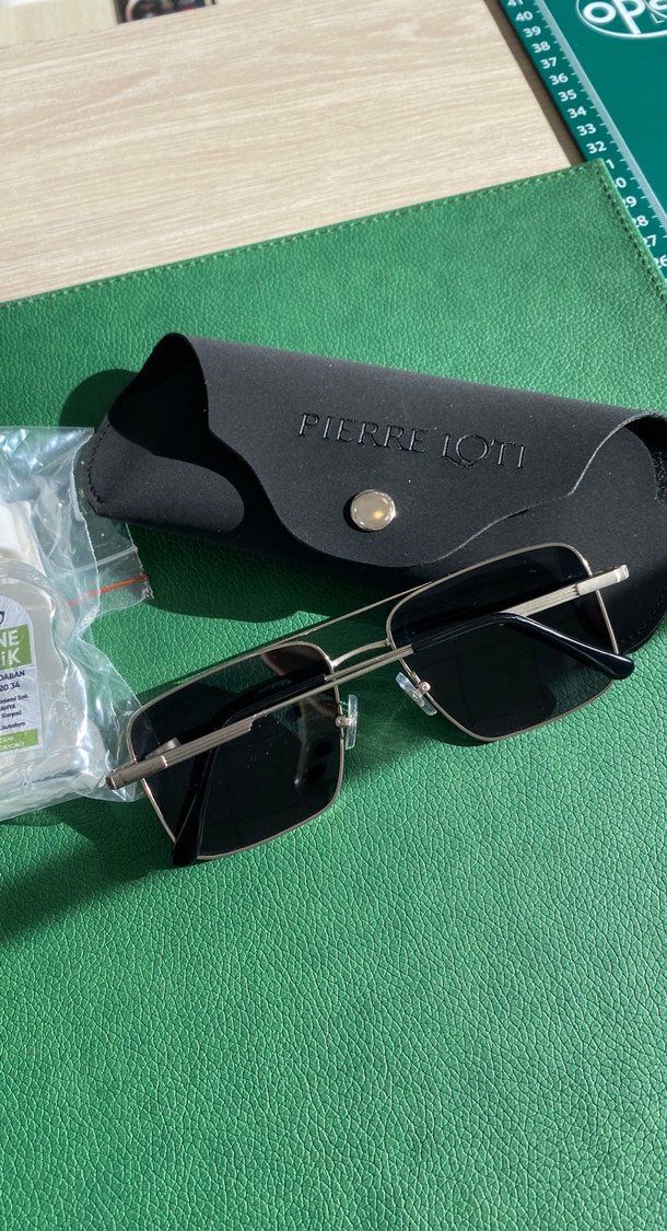 Parlak Yeşil Minimalist Kadın Güneş Gözlüğü - Görsel 3