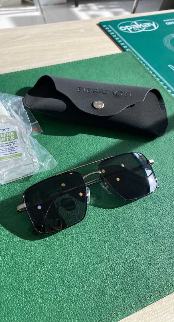 Parlak Yeşil Minimalist Kadın Güneş Gözlüğü - Görsel 2