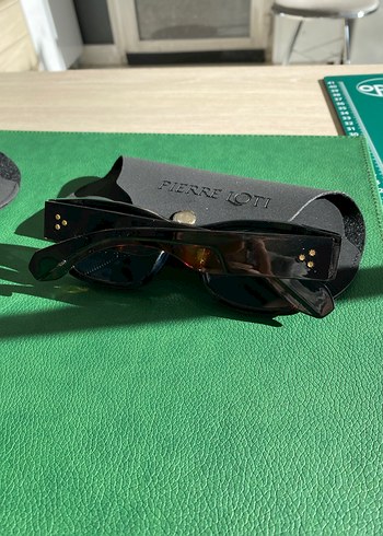 Kadın Siyah Klasik Güneş Gözlüğü - Görsel 3