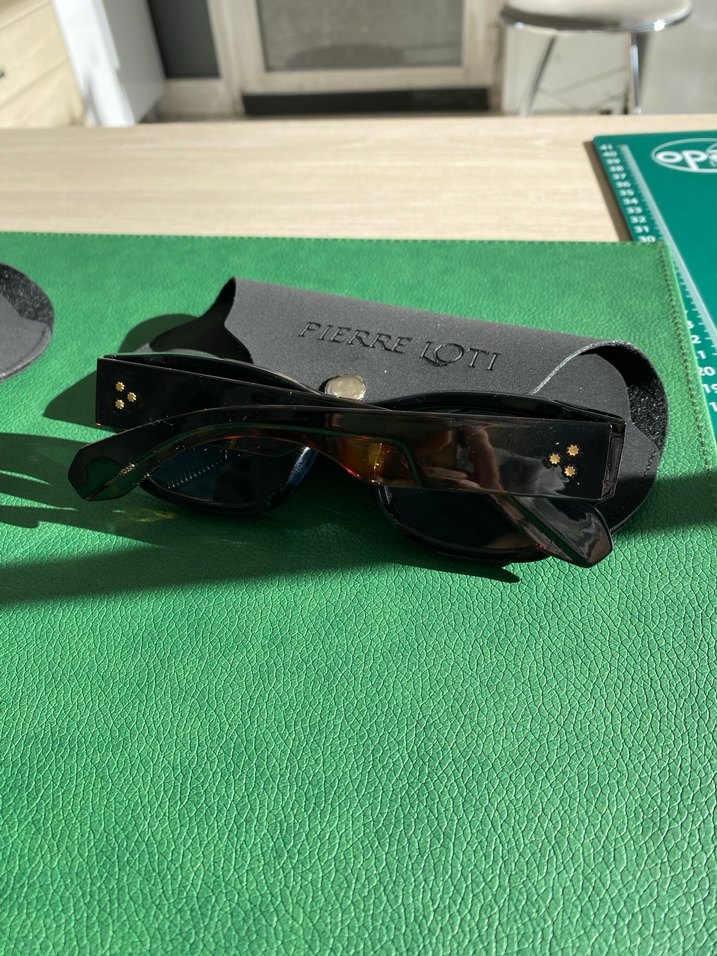 Kadın Siyah Klasik Güneş Gözlüğü - Görsel 3