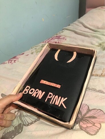 El yapımı born pink albüm (içerik görsel değil çizimdir)