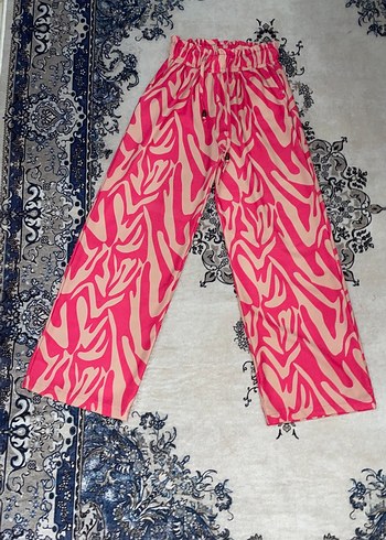 Pembe Zebra Desenli Bol Kesim Pantolon