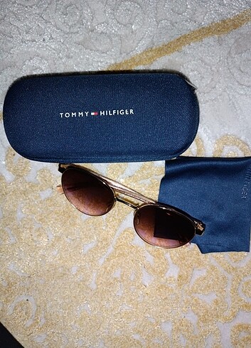  Beden Tommy Hilfiger Güneş Gözlüğü 