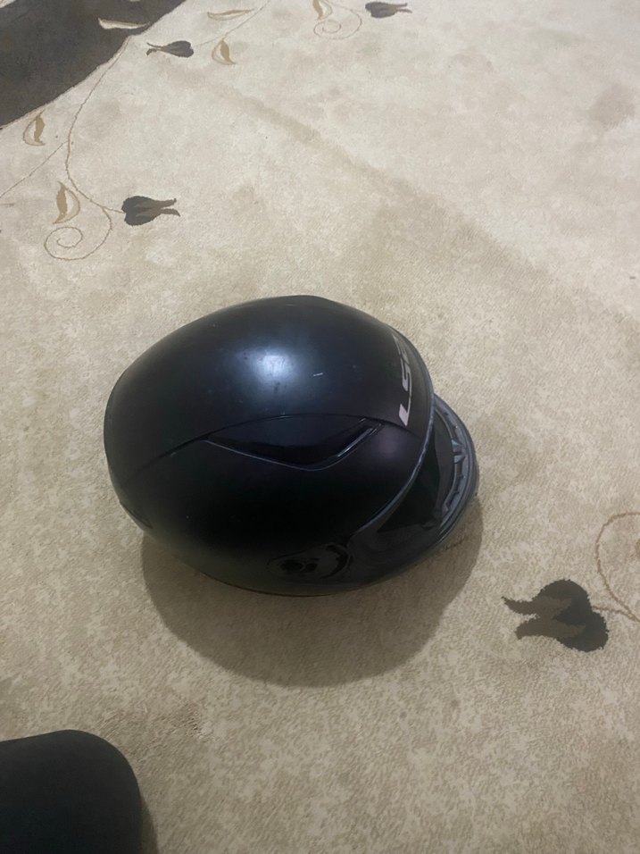 Minimalist Siyah LS2 Motosiklet Kaskı - Görsel 4