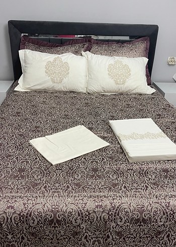 Bordo Nakışlı Yatak Örtüsü - Görsel 2