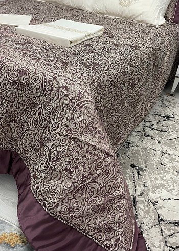 Bordo Nakışlı Yatak Örtüsü - Görsel 3