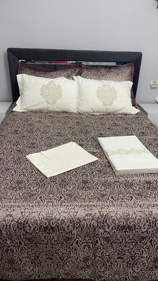 Bordo Nakışlı Yatak Örtüsü - Görsel 2