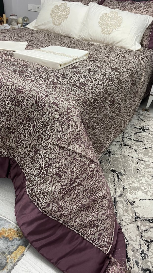 Bordo Nakışlı Yatak Örtüsü - Görsel 3