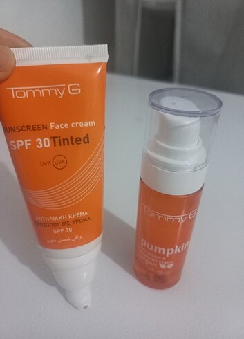 Tommy Hilfiger Tomyy bal kabağı serum ve 30 faktör güneş kremi 