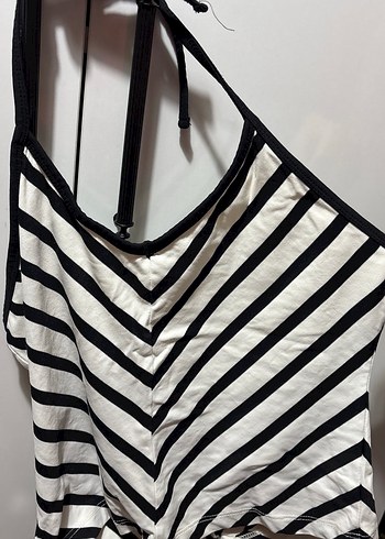 Çizgili Boyundan Bağlamalı Kadın Crop Üst - Görsel 3