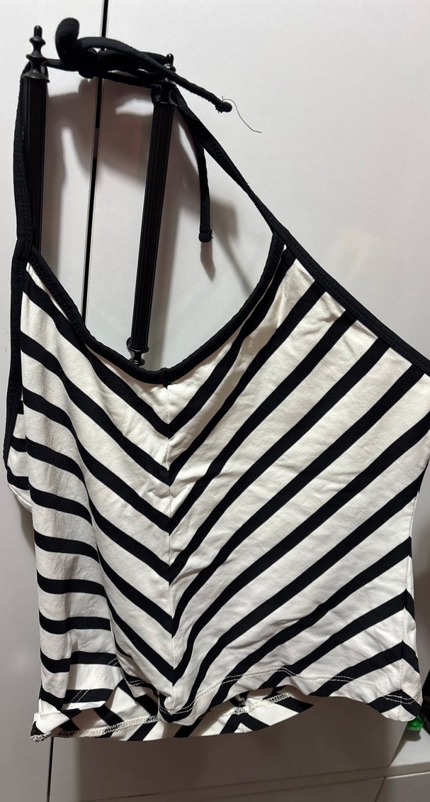 Çizgili Boyundan Bağlamalı Kadın Crop Üst - Görsel 3