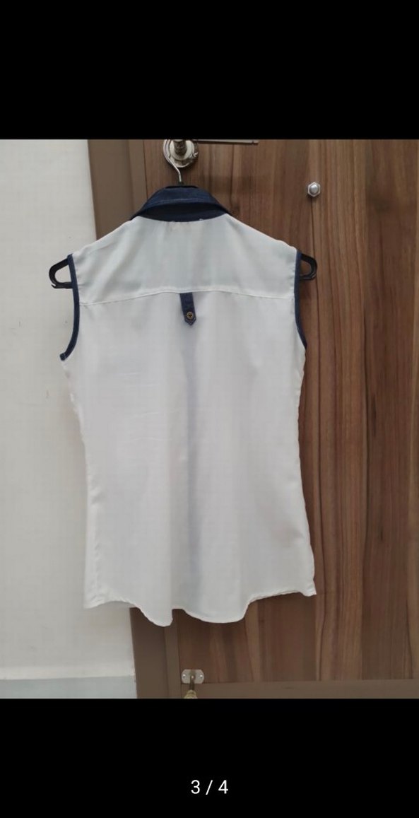 Düğmeli Kot Detaylı Beyaz Kolsuz Gömlek - Görsel 3