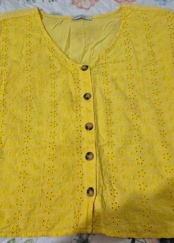 Sarı Nakışlı Düğmeli Kadın Bluz - Görsel 2
