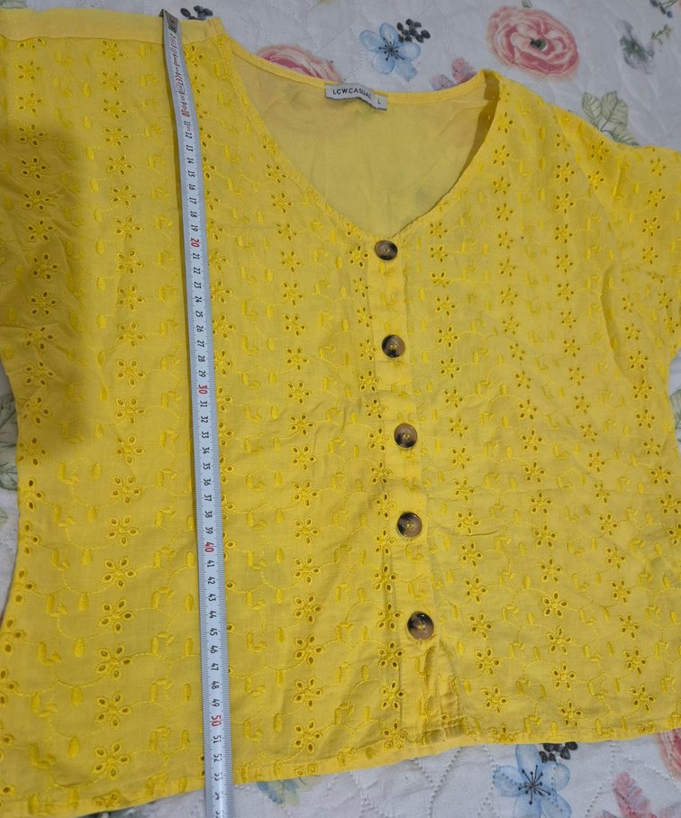 Sarı Nakışlı Düğmeli Kadın Bluz - Görsel 3