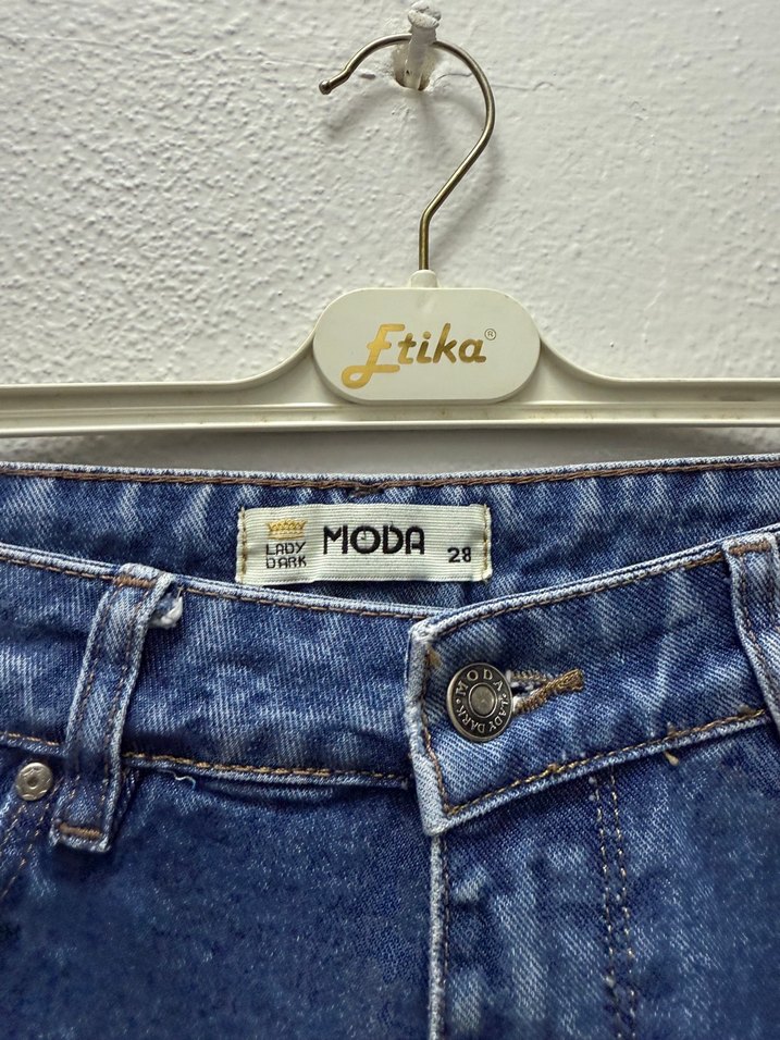 Kadın Mavi Yırtık Bol Kesim Midi Kot Pantolon - Görsel 2