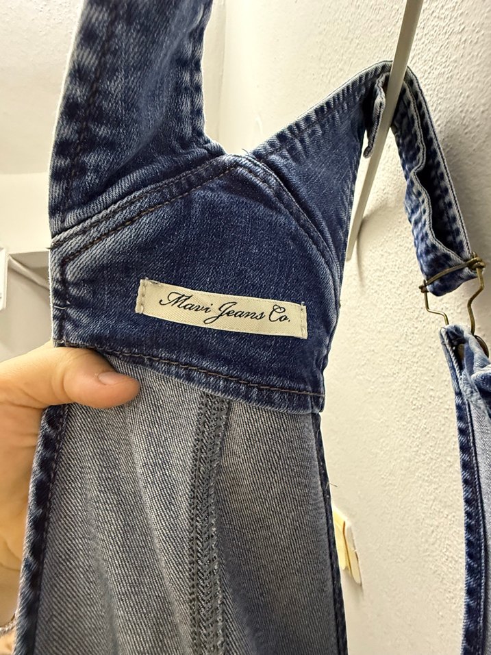 Mavi düğmeli normal kesim kadın tulum. - Görsel 3