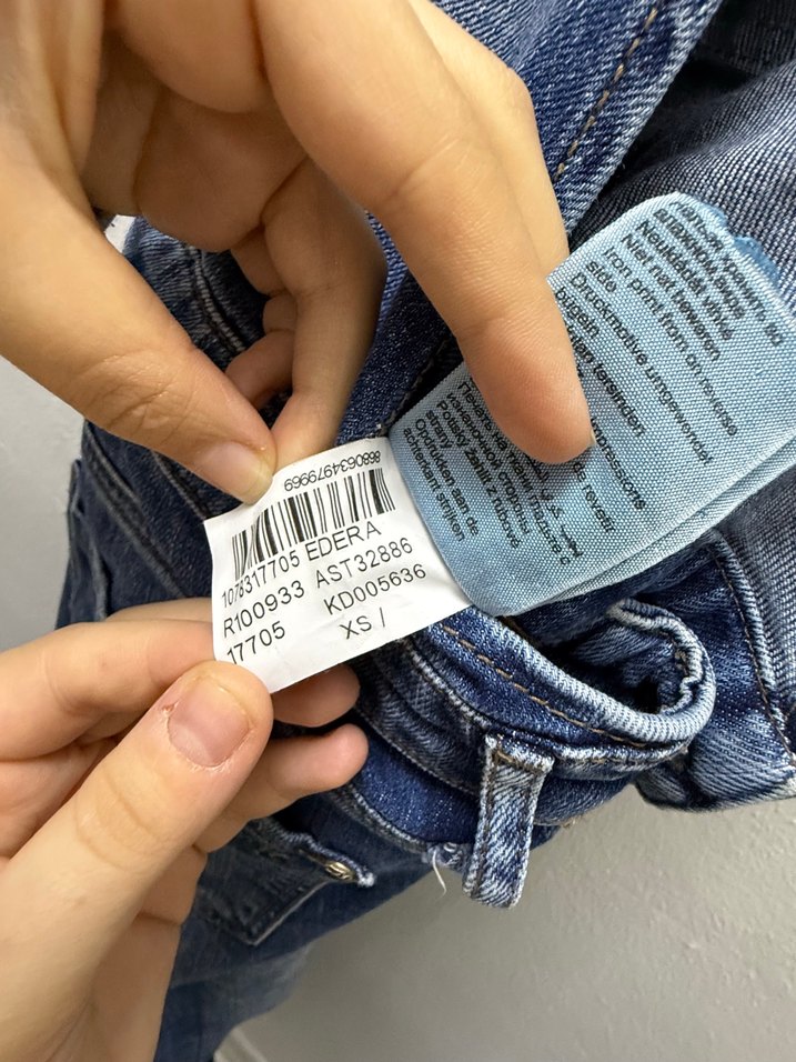 Mavi düğmeli normal kesim kadın tulum. - Görsel 2