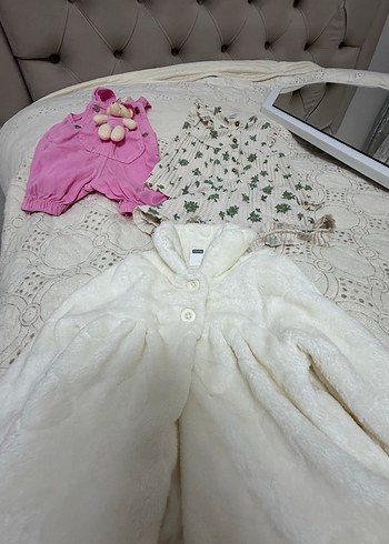 Kapüşonlu Beyaz Kürklü Kız Çocuk Kaban - Görsel 3