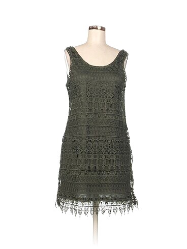 H&M Kısa Elbise %70 İndirimli.