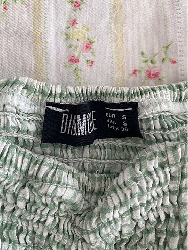 balon kol omzu açık kareli bluz - Görsel 3