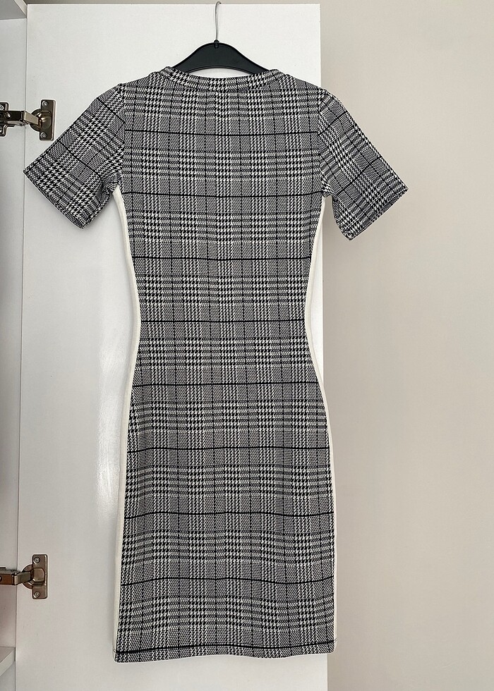 hm siyah beyaz kareli elbise - Görsel 4