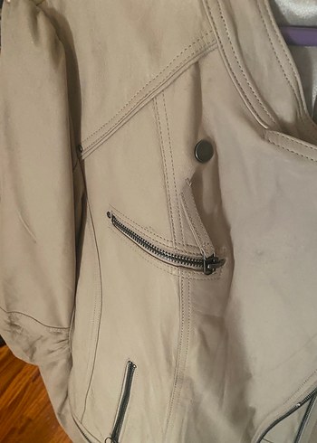 Zincir Detaylı Bej Deri Kadın Ceket - Görsel 3