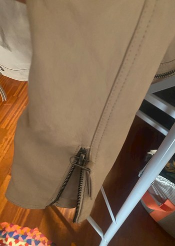 Zincir Detaylı Bej Deri Kadın Ceket - Görsel 4