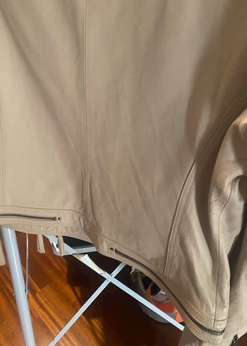 Zincir Detaylı Bej Deri Kadın Ceket - Görsel 2