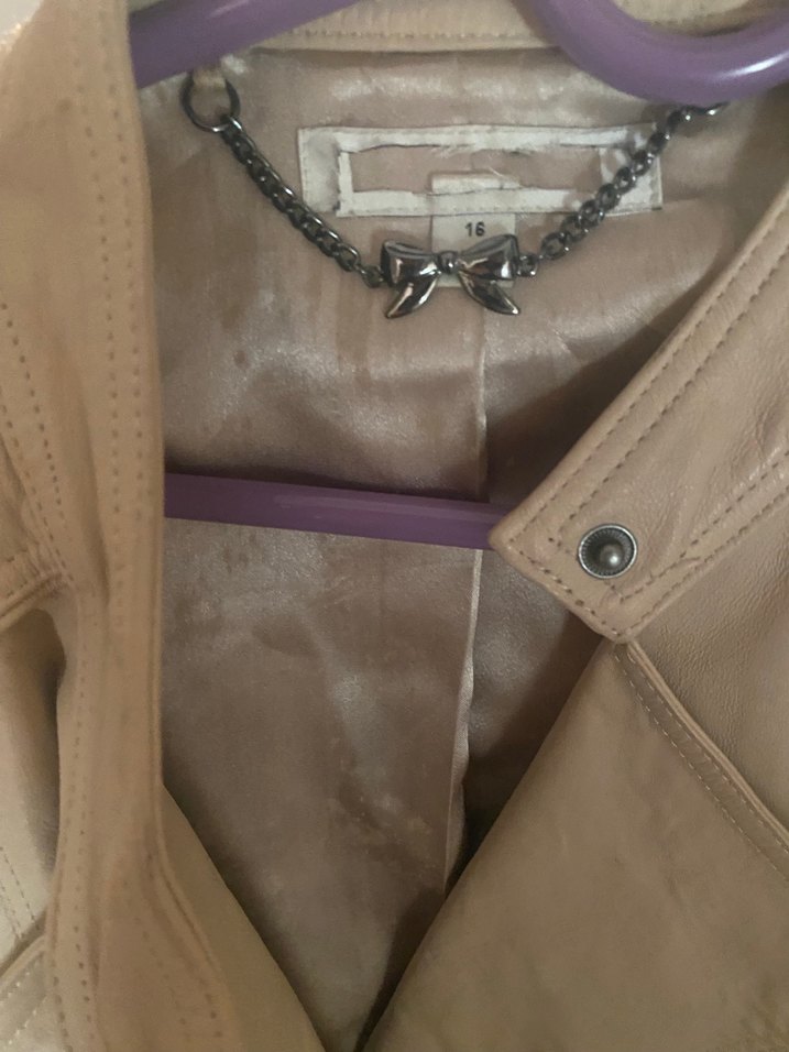 Zincir Detaylı Bej Deri Kadın Ceket - Görsel 5