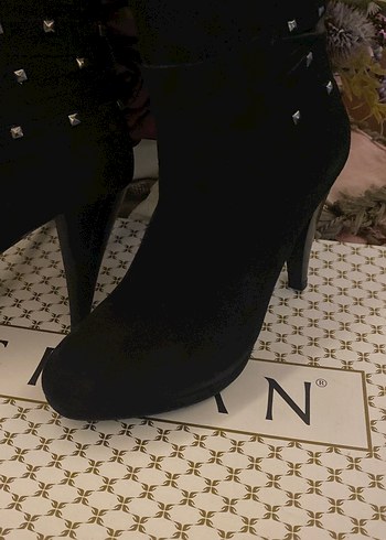 Siyah Süet Yüksek Topuklu Diz Boyu Gotik Çizme - Görsel 6