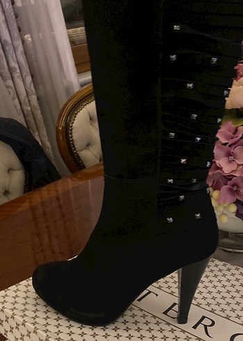 Siyah Süet Yüksek Topuklu Diz Boyu Gotik Çizme - Görsel 2