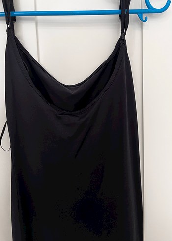 Siyah Uzun Drapeli Askılı Elbise - Görsel 2