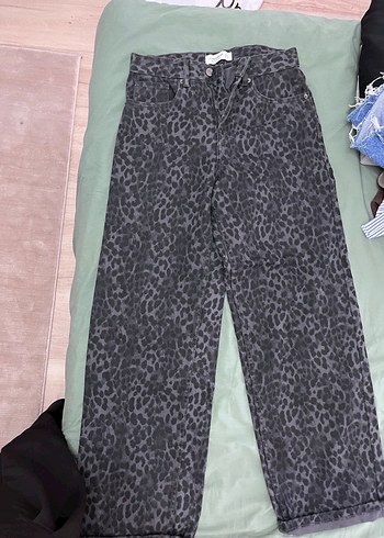 32 Beden Gri siyah Leopar Desenli Kadın Jean