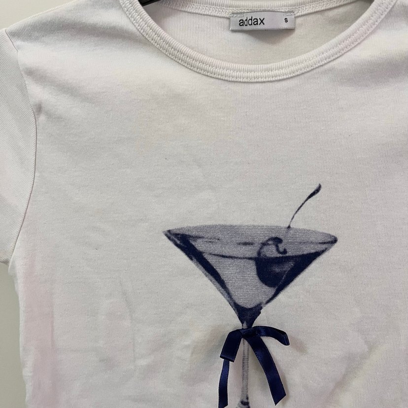 Gri Fiyonk Detaylı Beyaz Kadın Tişört - Görsel 3