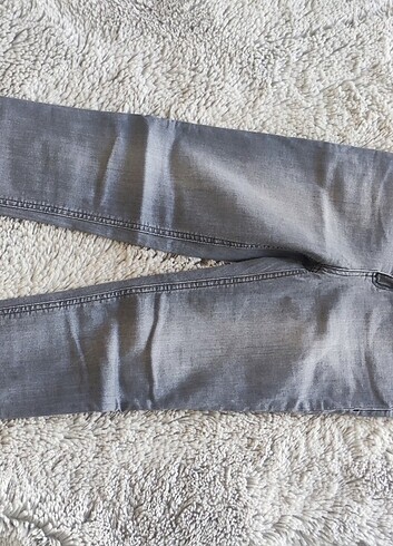 Gri jeans