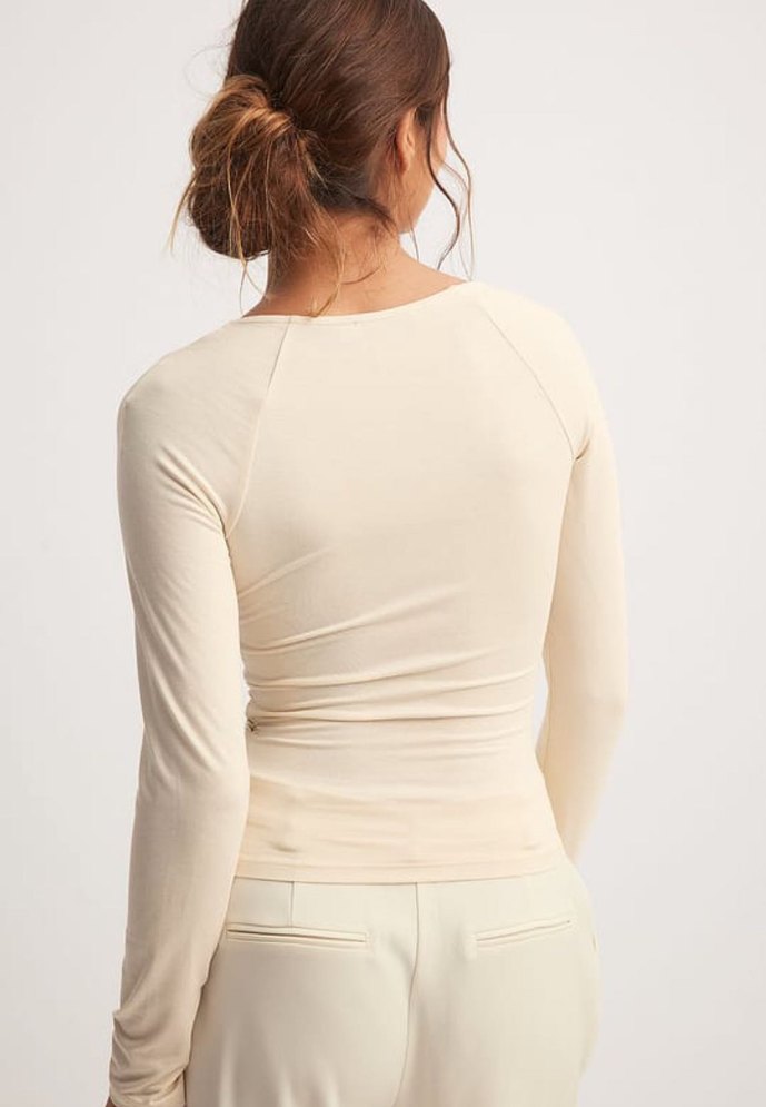 Bej Kelebek Yaka Kadın Bluz - Görsel 3