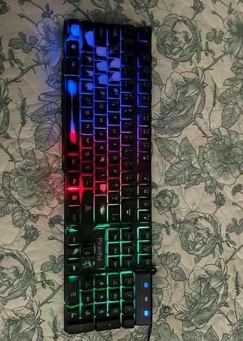 Renkli LED aydınlatmalı siyah klavye - Görsel 2