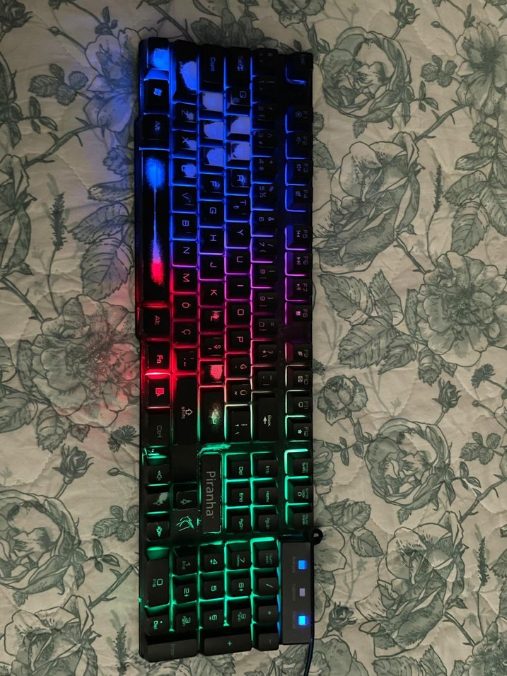 Renkli LED aydınlatmalı siyah klavye - Görsel 2