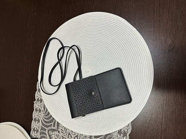 Siyah Askılı Telefon Çantası