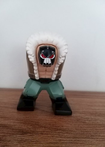Koyu Gri Maskeli Aksiyon Figürü
